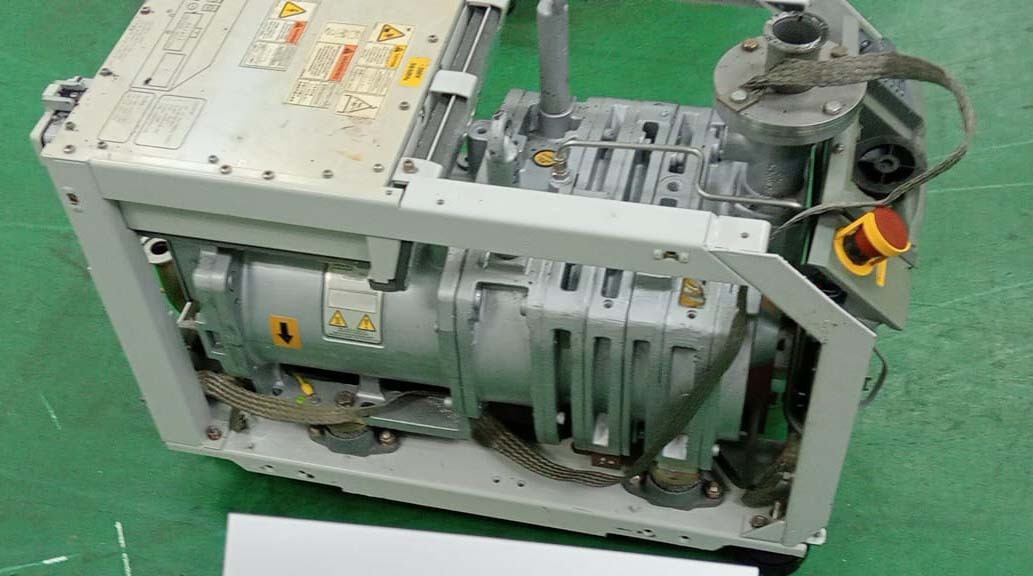 사진 사용됨 EDWARDS Lot of dry pumps 판매용