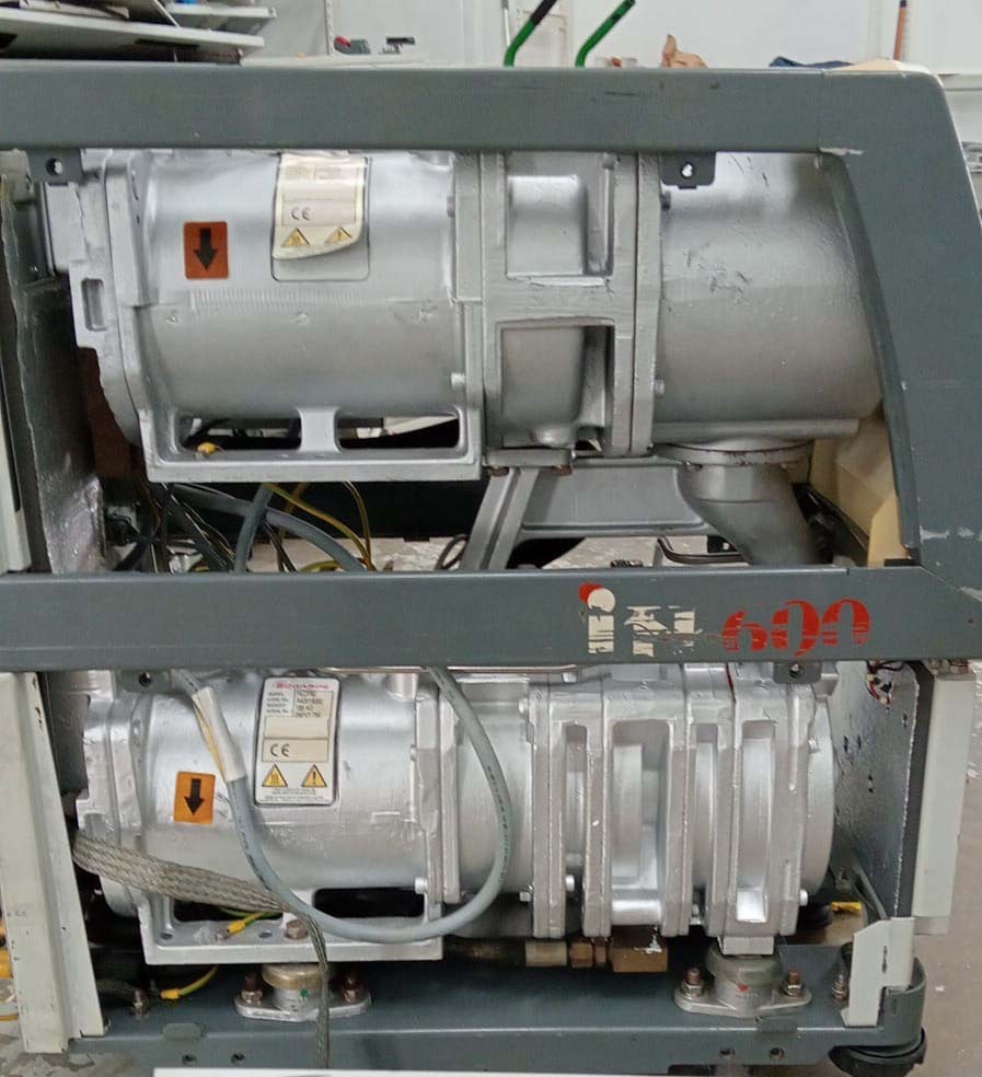사진 사용됨 EDWARDS Lot of dry pumps 판매용