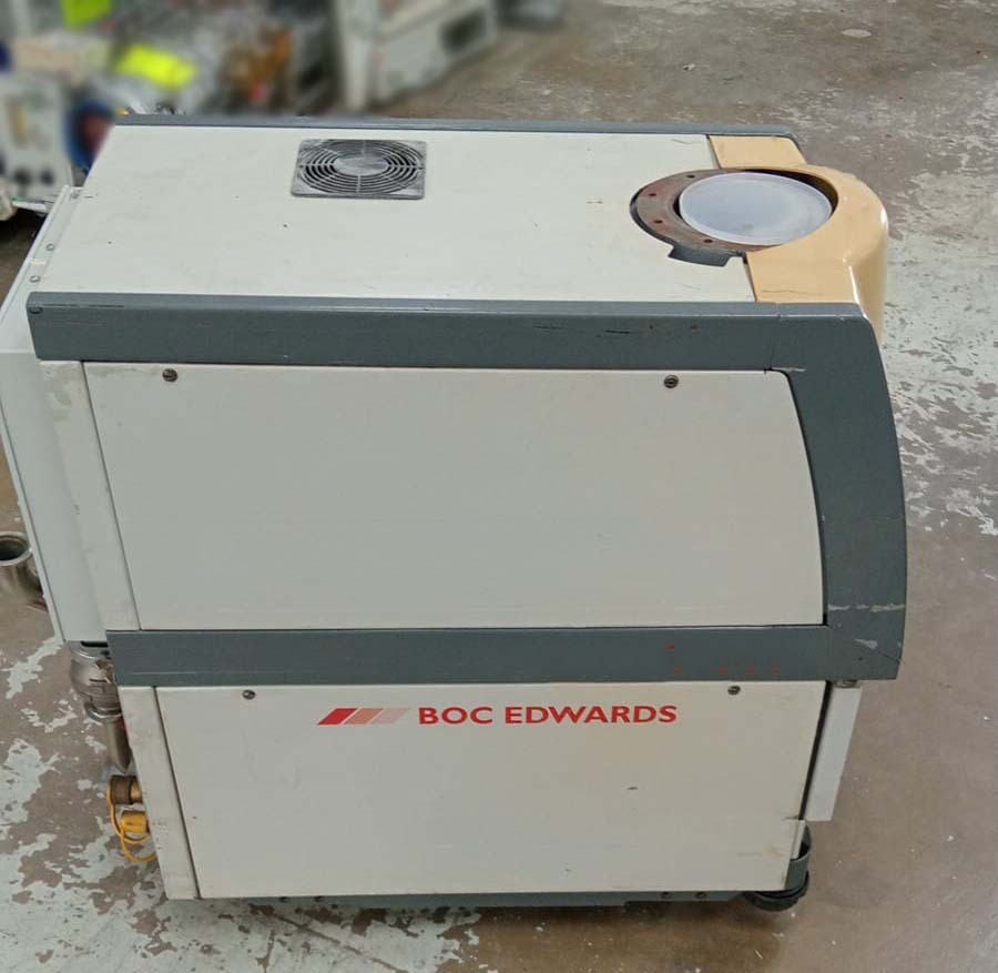 사진 사용됨 EDWARDS Lot of dry pumps 판매용