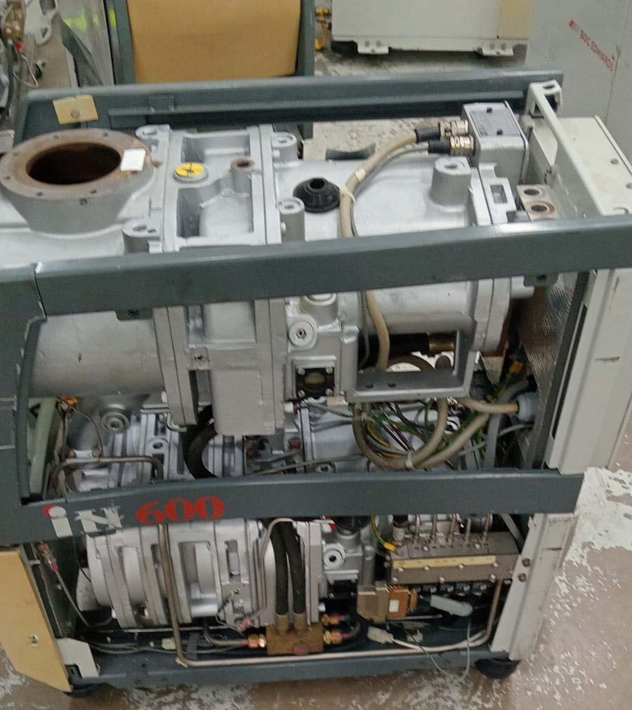 사진 사용됨 EDWARDS Lot of dry pumps 판매용