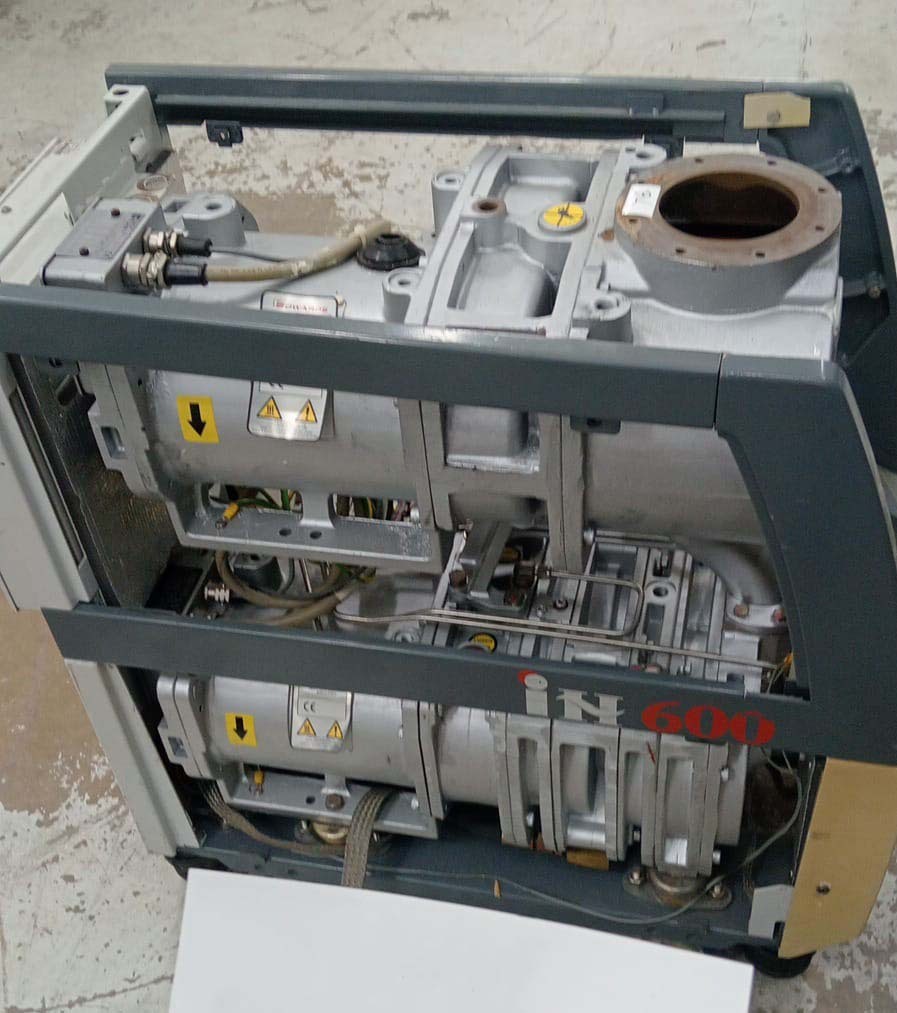 사진 사용됨 EDWARDS Lot of dry pumps 판매용
