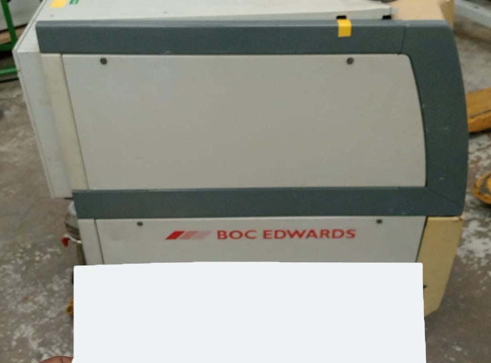 사진 사용됨 EDWARDS Lot of dry pumps 판매용