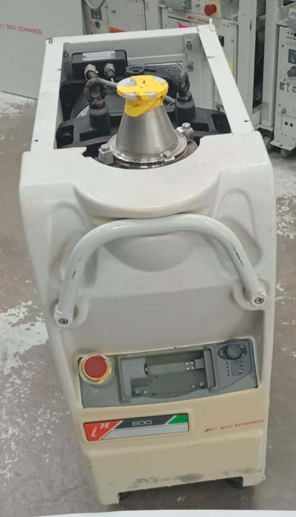 사진 사용됨 EDWARDS Lot of dry pumps 판매용