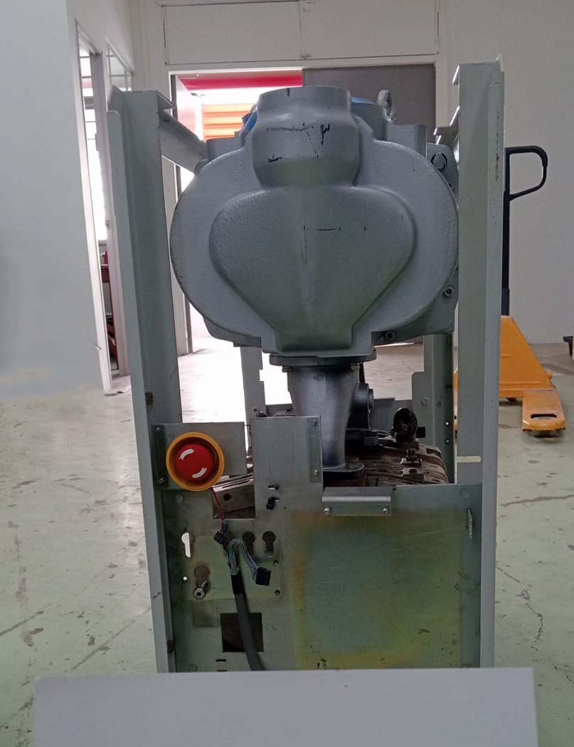 사진 사용됨 EDWARDS Lot of dry pumps 판매용