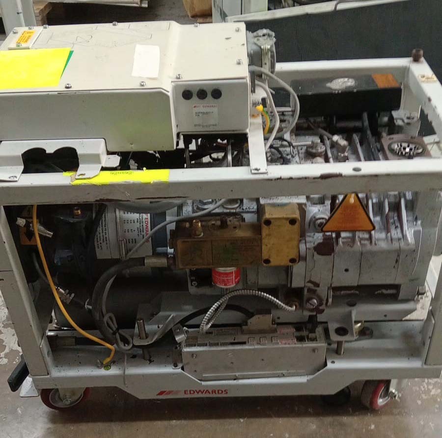 사진 사용됨 EDWARDS Lot of dry pumps 판매용