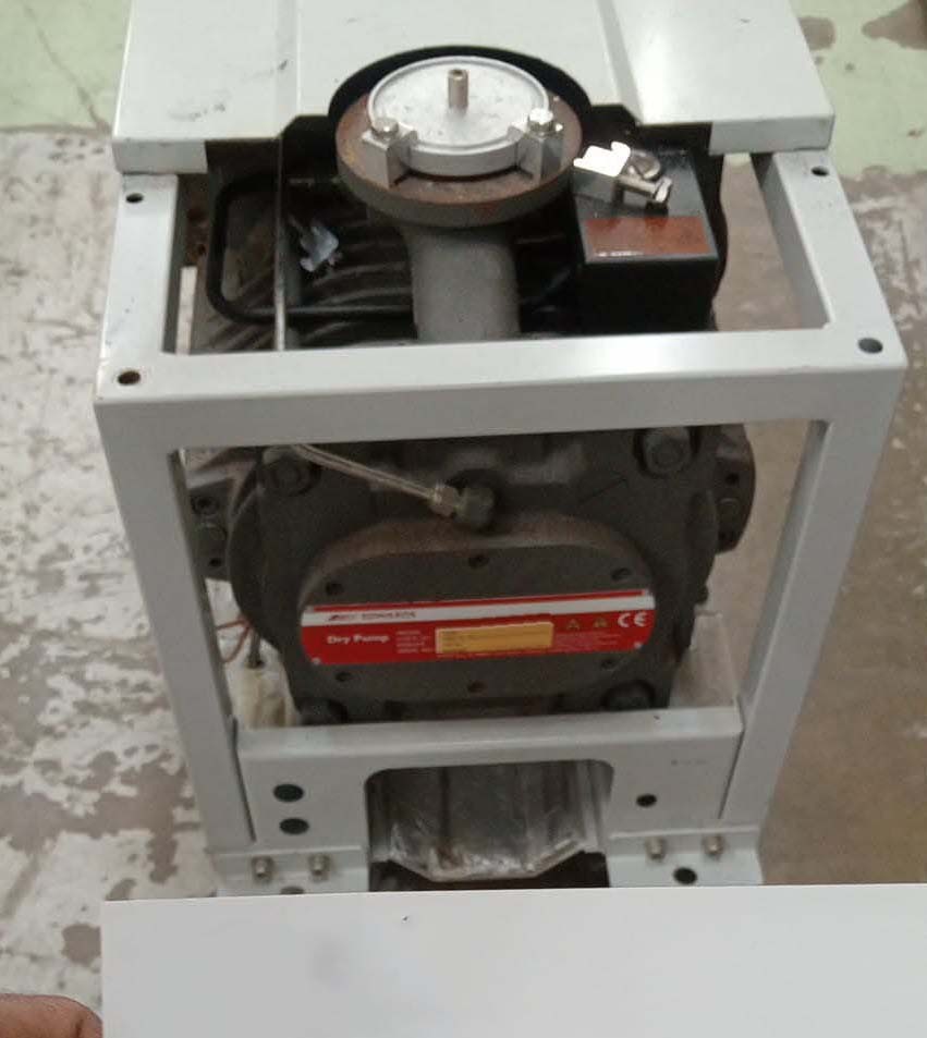 사진 사용됨 EDWARDS Lot of dry pumps 판매용