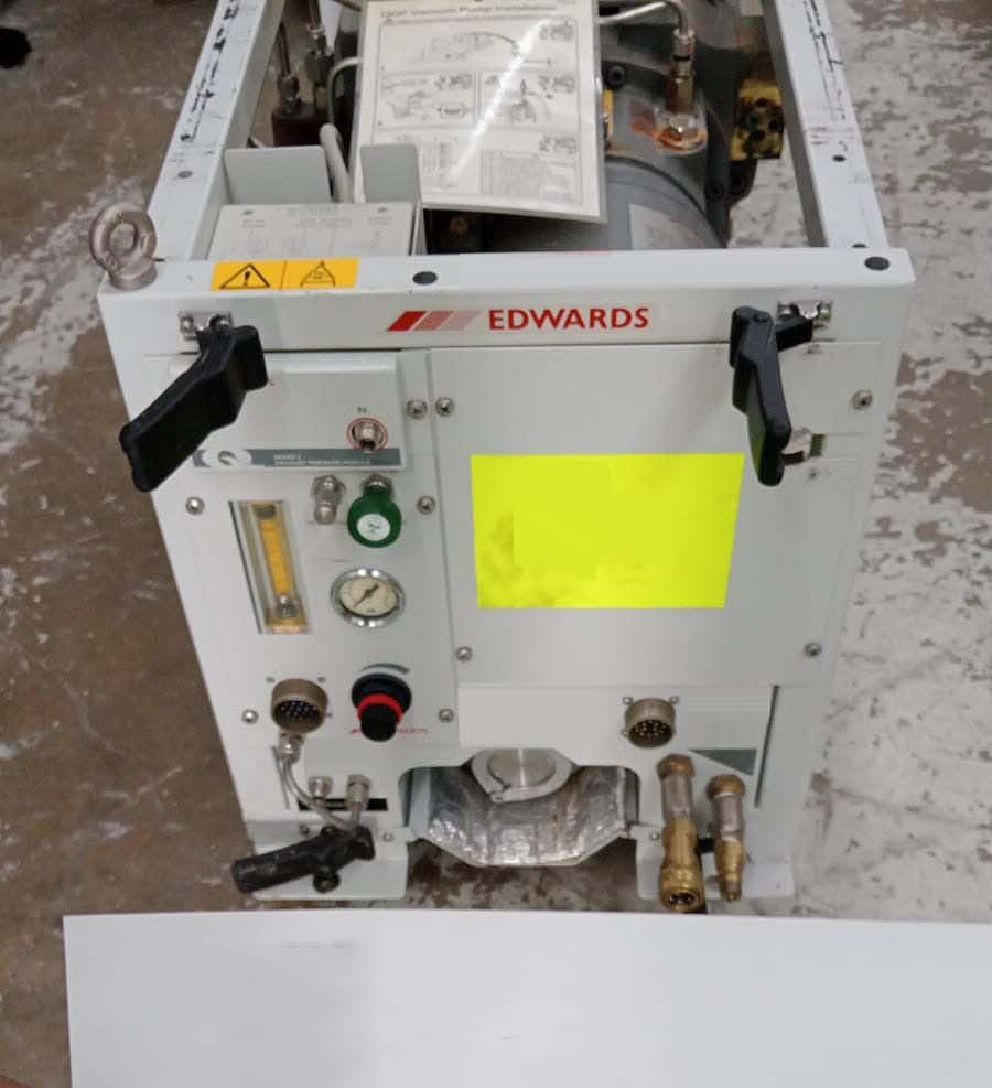 사진 사용됨 EDWARDS Lot of dry pumps 판매용