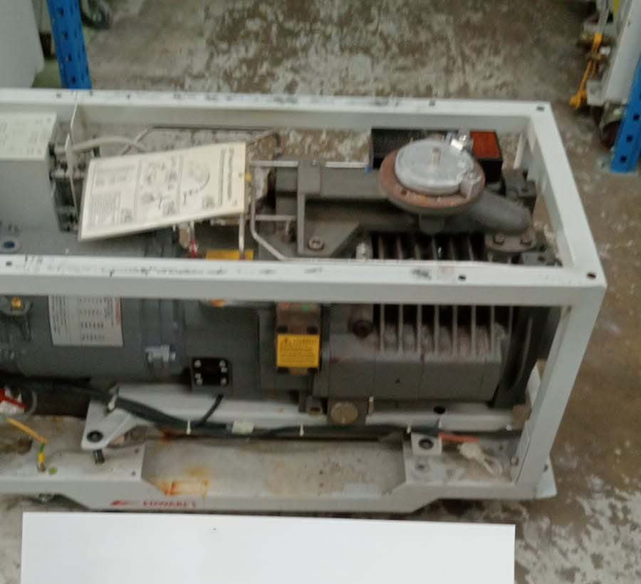 사진 사용됨 EDWARDS Lot of dry pumps 판매용