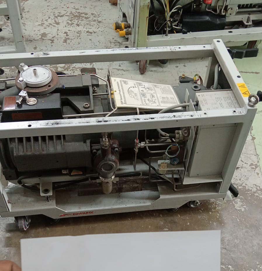 사진 사용됨 EDWARDS Lot of dry pumps 판매용