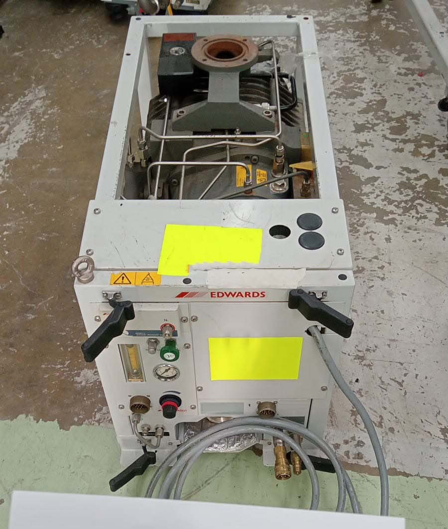 사진 사용됨 EDWARDS Lot of dry pumps 판매용