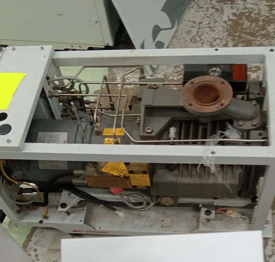 사진 사용됨 EDWARDS Lot of dry pumps 판매용