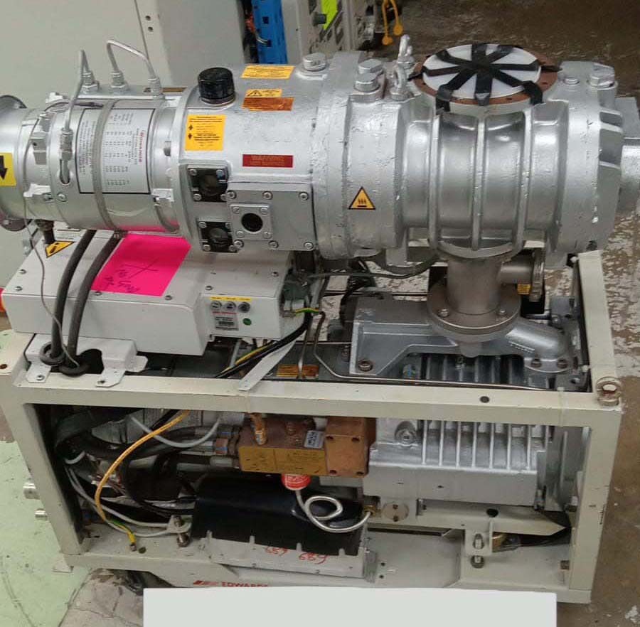 사진 사용됨 EDWARDS Lot of dry pumps 판매용