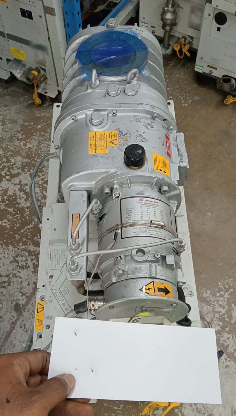 사진 사용됨 EDWARDS Lot of dry pumps 판매용
