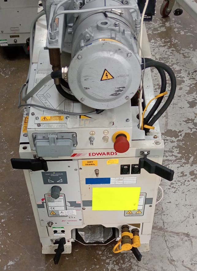 사진 사용됨 EDWARDS Lot of dry pumps 판매용