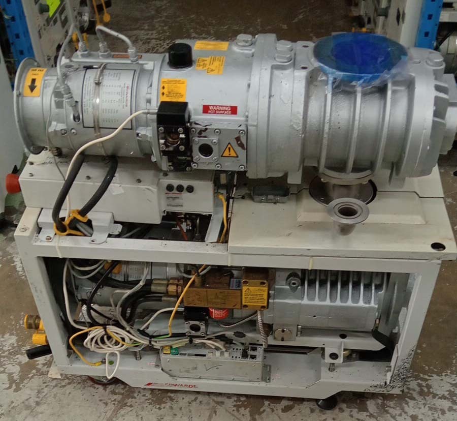 사진 사용됨 EDWARDS Lot of dry pumps 판매용