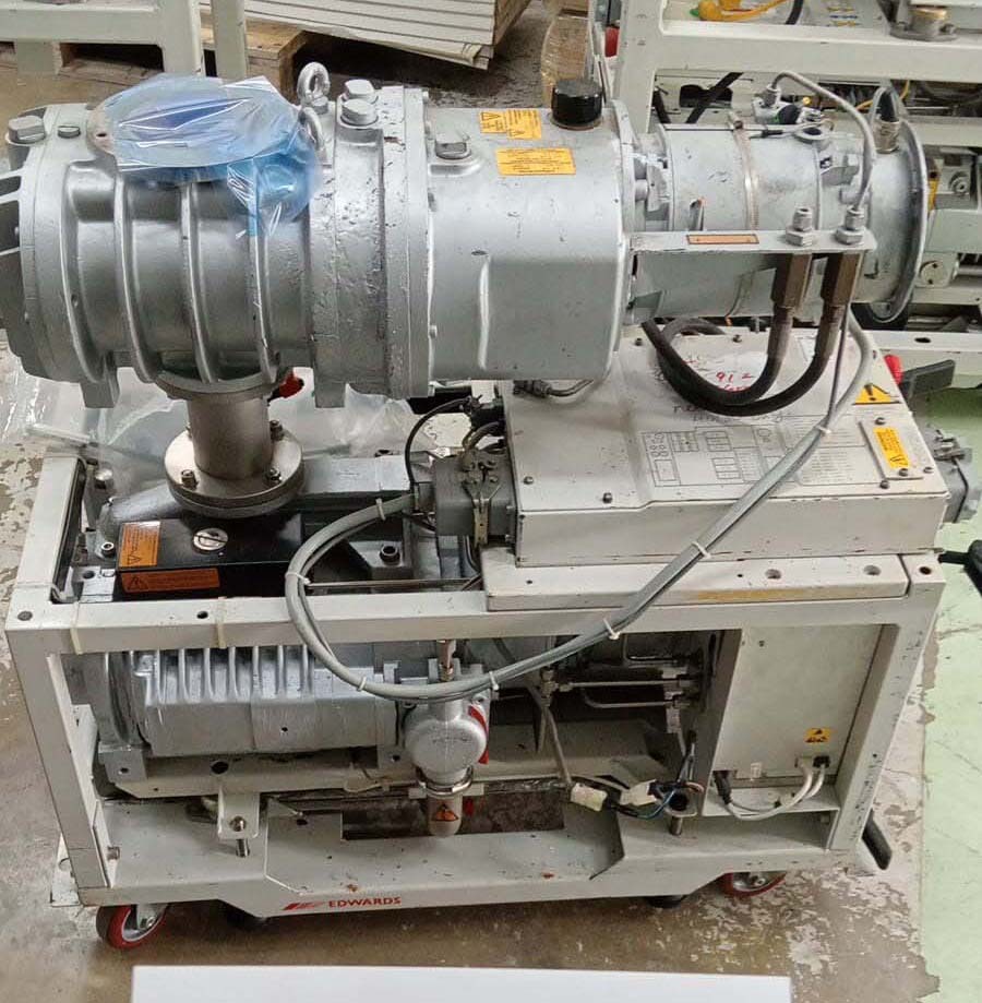 사진 사용됨 EDWARDS Lot of dry pumps 판매용