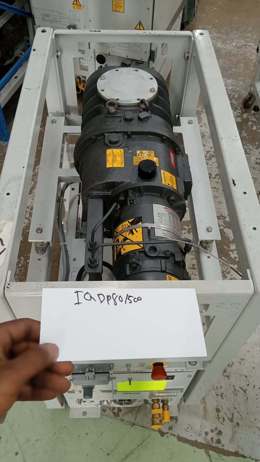 사진 사용됨 EDWARDS Lot of dry pumps 판매용