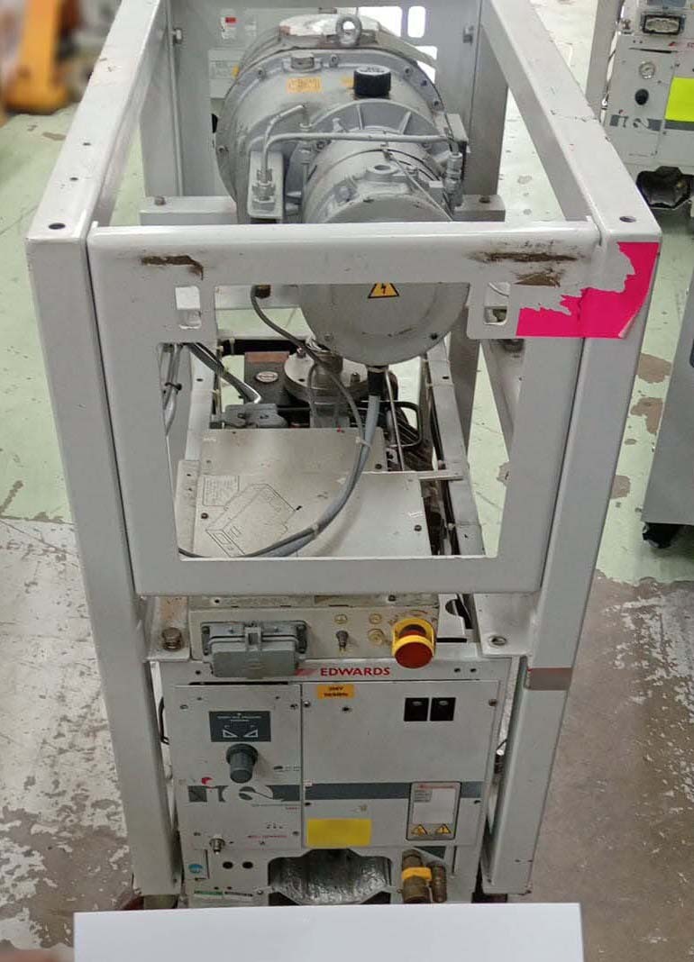 사진 사용됨 EDWARDS Lot of dry pumps 판매용