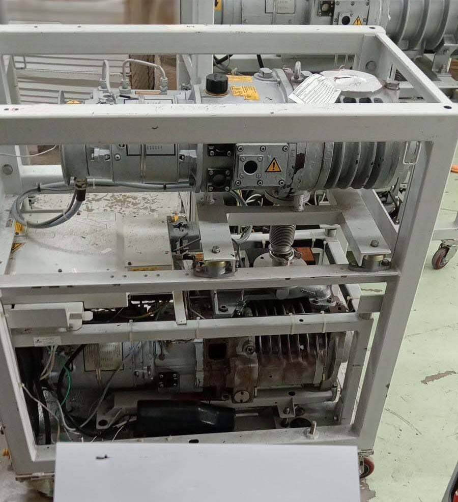 사진 사용됨 EDWARDS Lot of dry pumps 판매용
