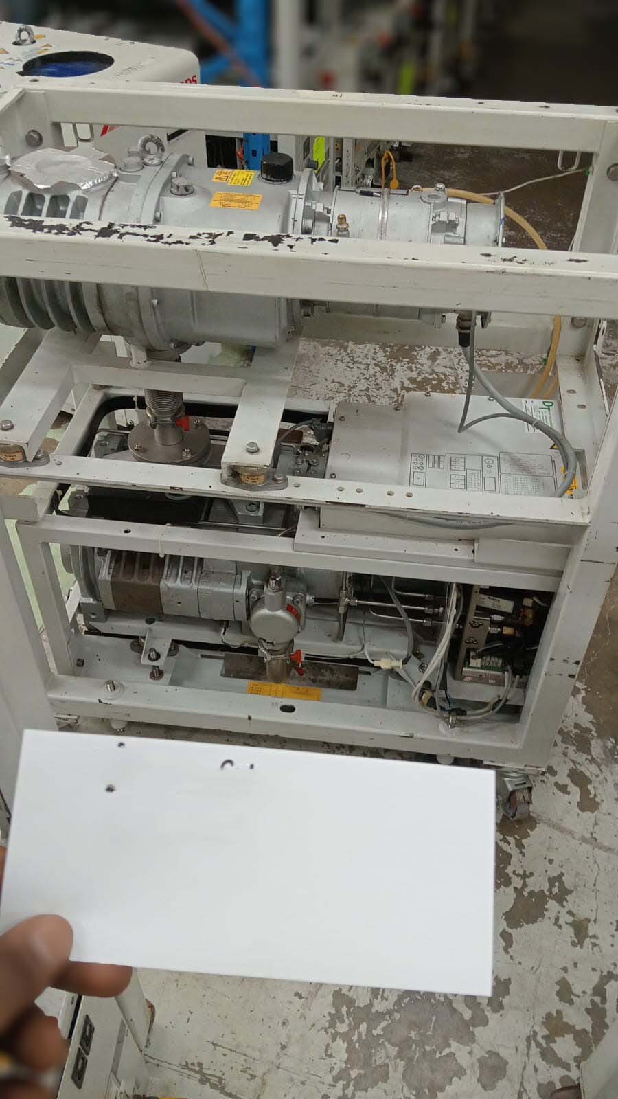 사진 사용됨 EDWARDS Lot of dry pumps 판매용