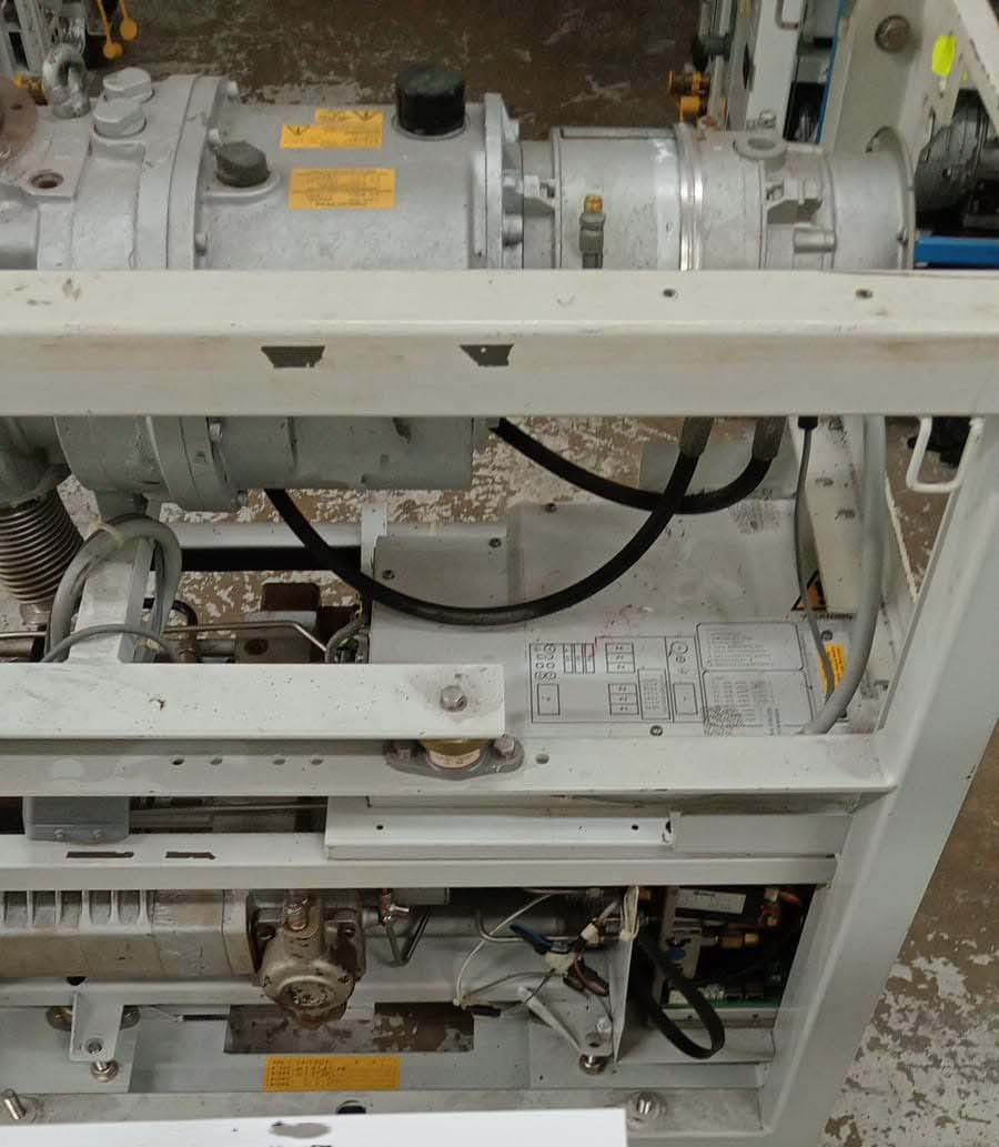 사진 사용됨 EDWARDS Lot of dry pumps 판매용