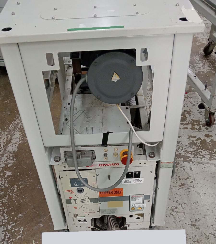 사진 사용됨 EDWARDS Lot of dry pumps 판매용