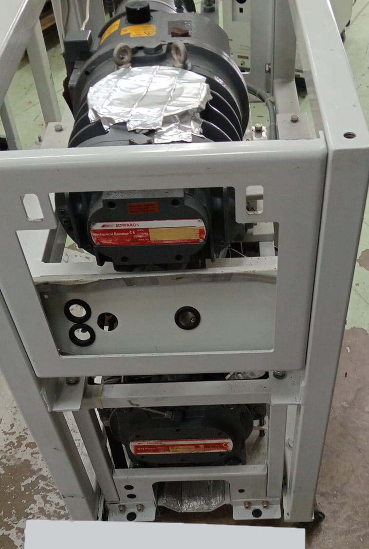 사진 사용됨 EDWARDS Lot of dry pumps 판매용