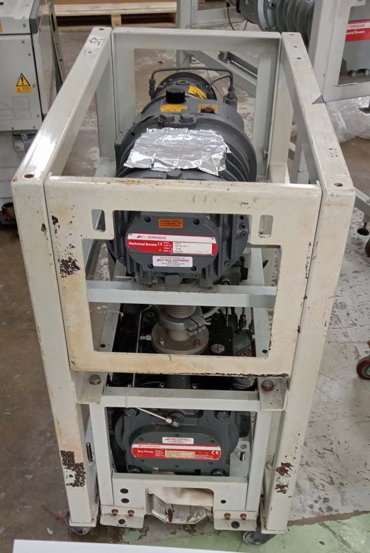 사진 사용됨 EDWARDS Lot of dry pumps 판매용