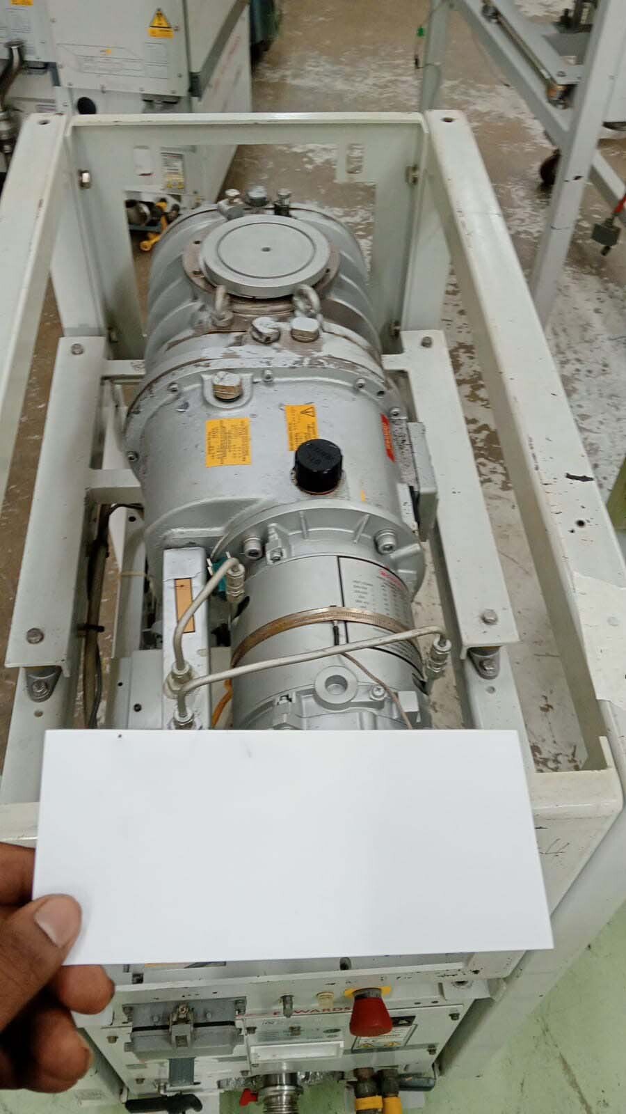 사진 사용됨 EDWARDS Lot of dry pumps 판매용