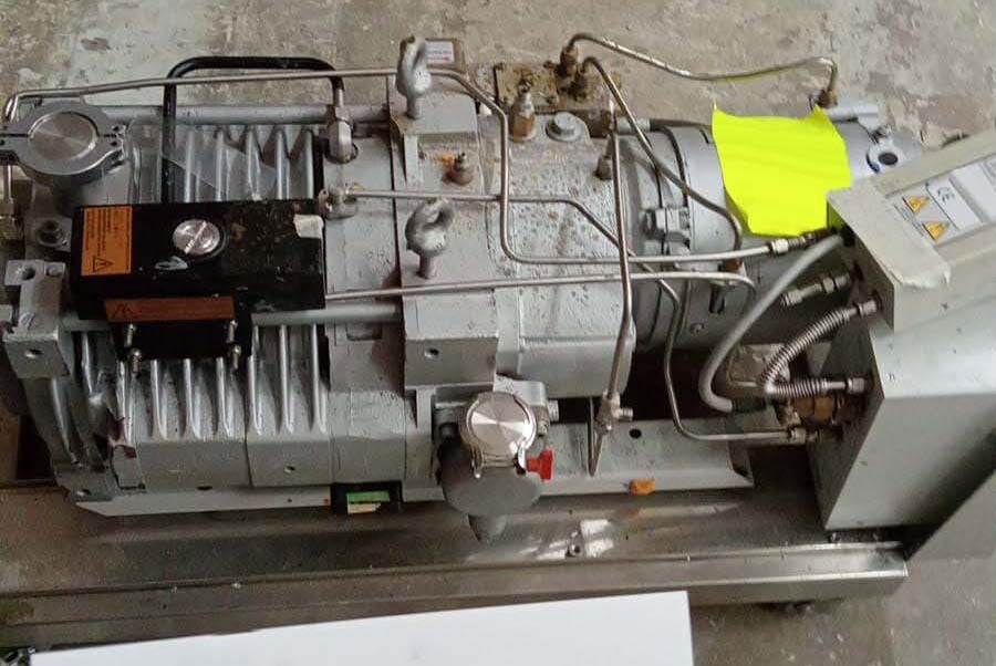 사진 사용됨 EDWARDS Lot of dry pumps 판매용