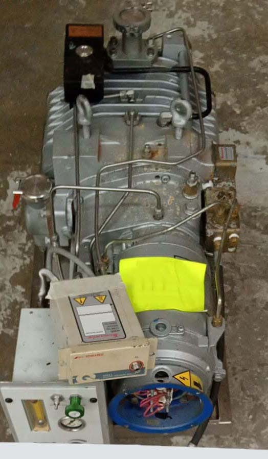 사진 사용됨 EDWARDS Lot of dry pumps 판매용