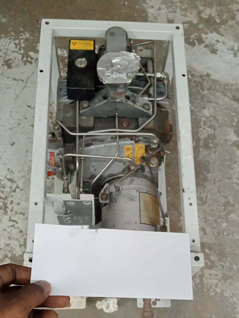 사진 사용됨 EDWARDS Lot of dry pumps 판매용