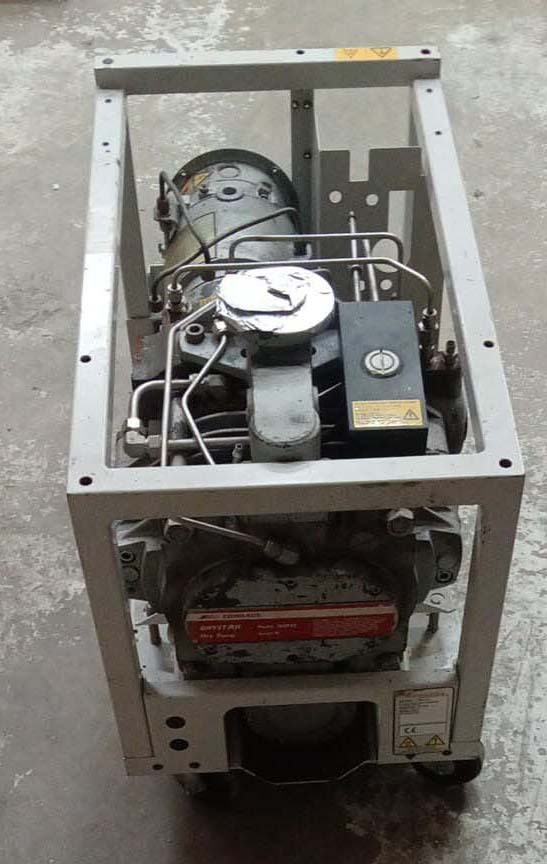 사진 사용됨 EDWARDS Lot of dry pumps 판매용