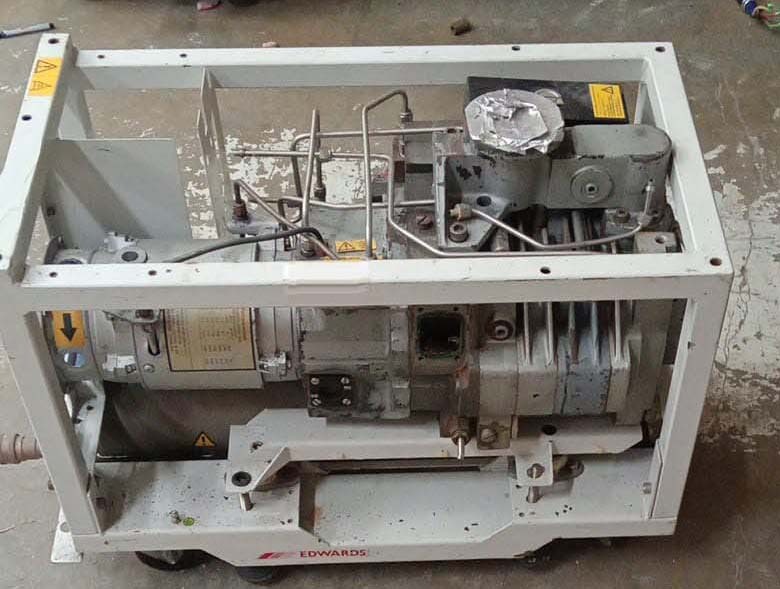 사진 사용됨 EDWARDS Lot of dry pumps 판매용