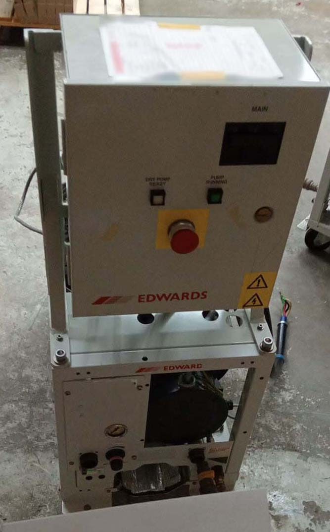 사진 사용됨 EDWARDS Lot of dry pumps 판매용