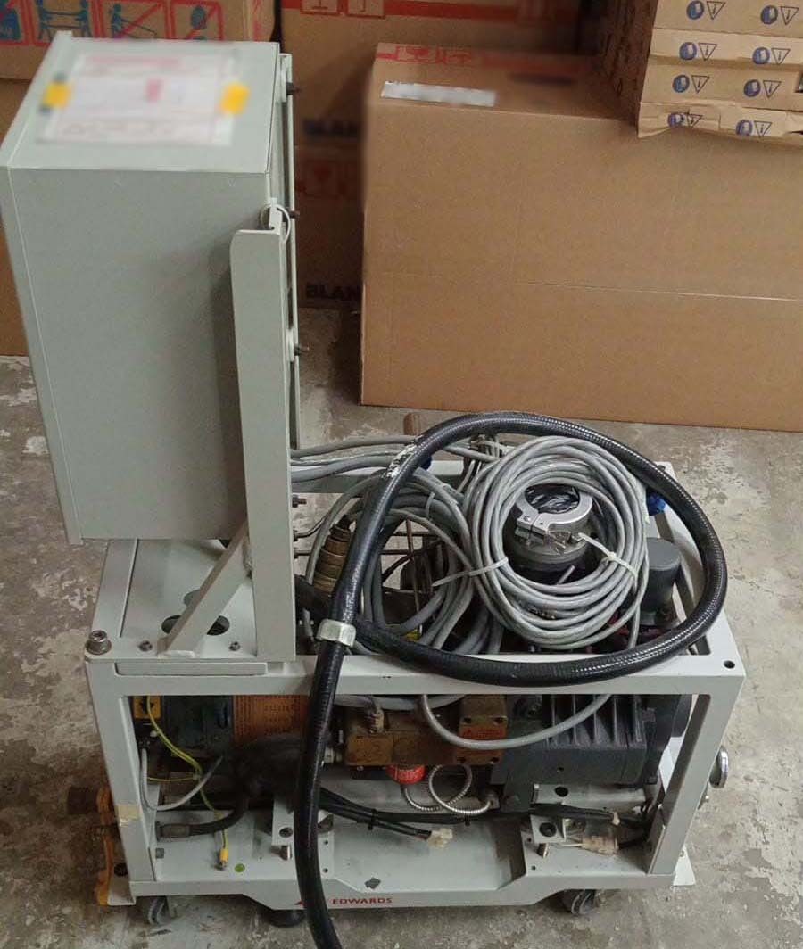 사진 사용됨 EDWARDS Lot of dry pumps 판매용