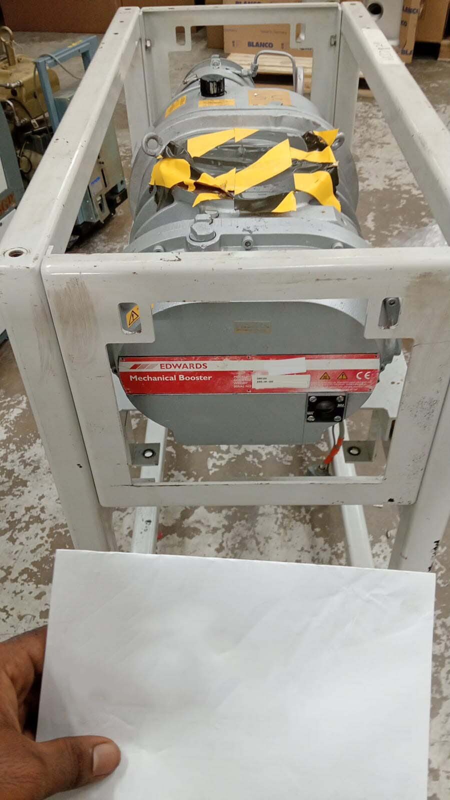 사진 사용됨 EDWARDS Lot of dry pumps 판매용