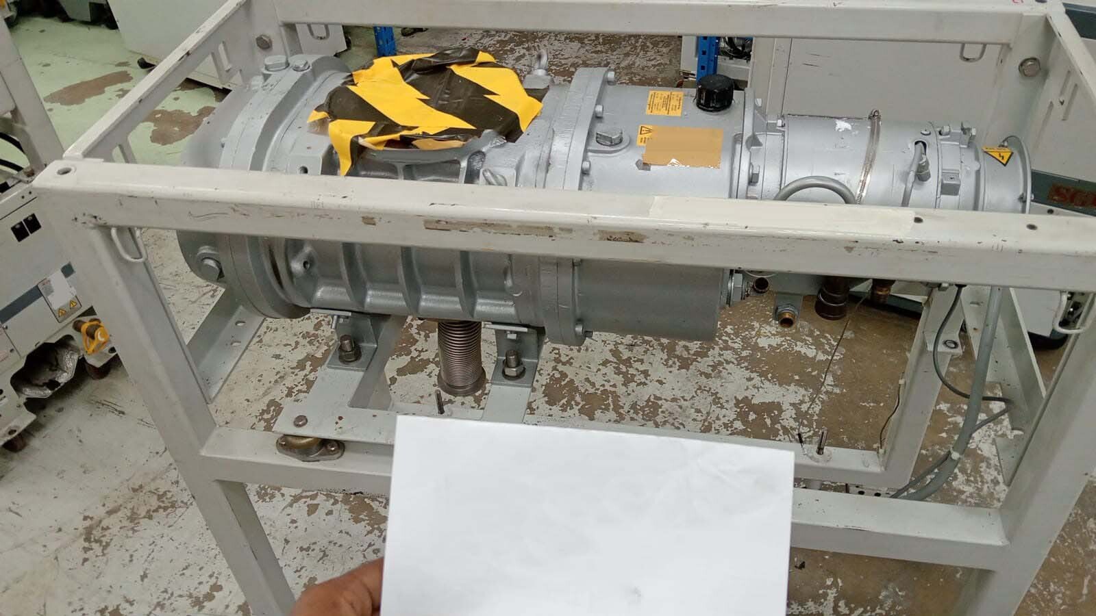 사진 사용됨 EDWARDS Lot of dry pumps 판매용
