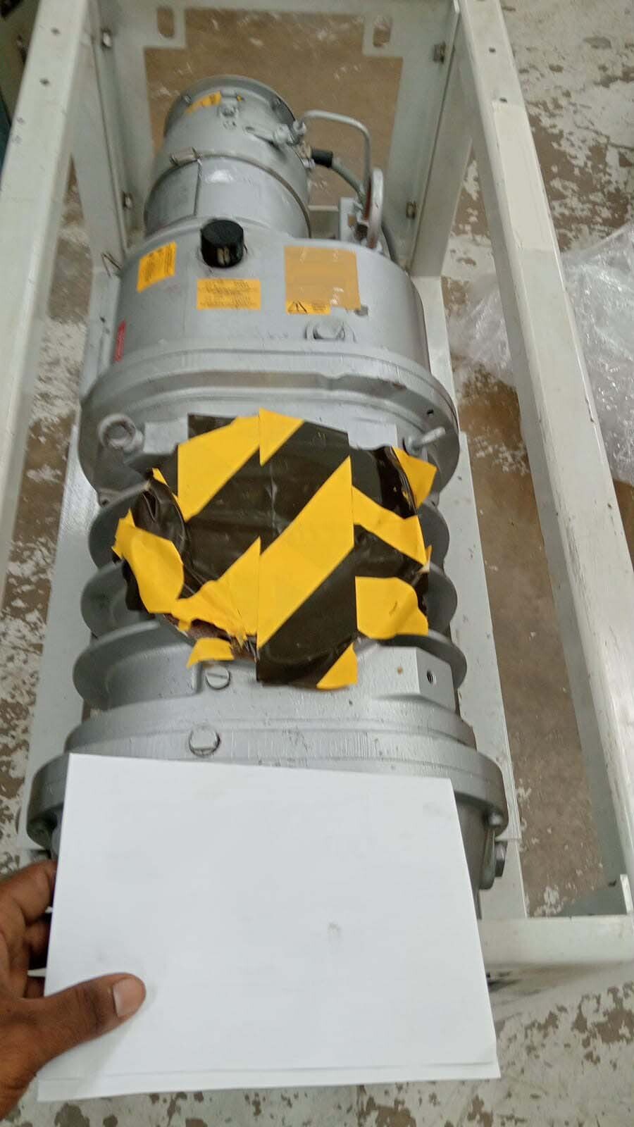 사진 사용됨 EDWARDS Lot of dry pumps 판매용