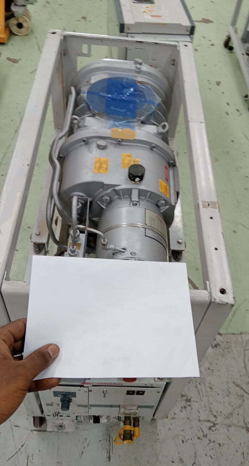 사진 사용됨 EDWARDS Lot of dry pumps 판매용