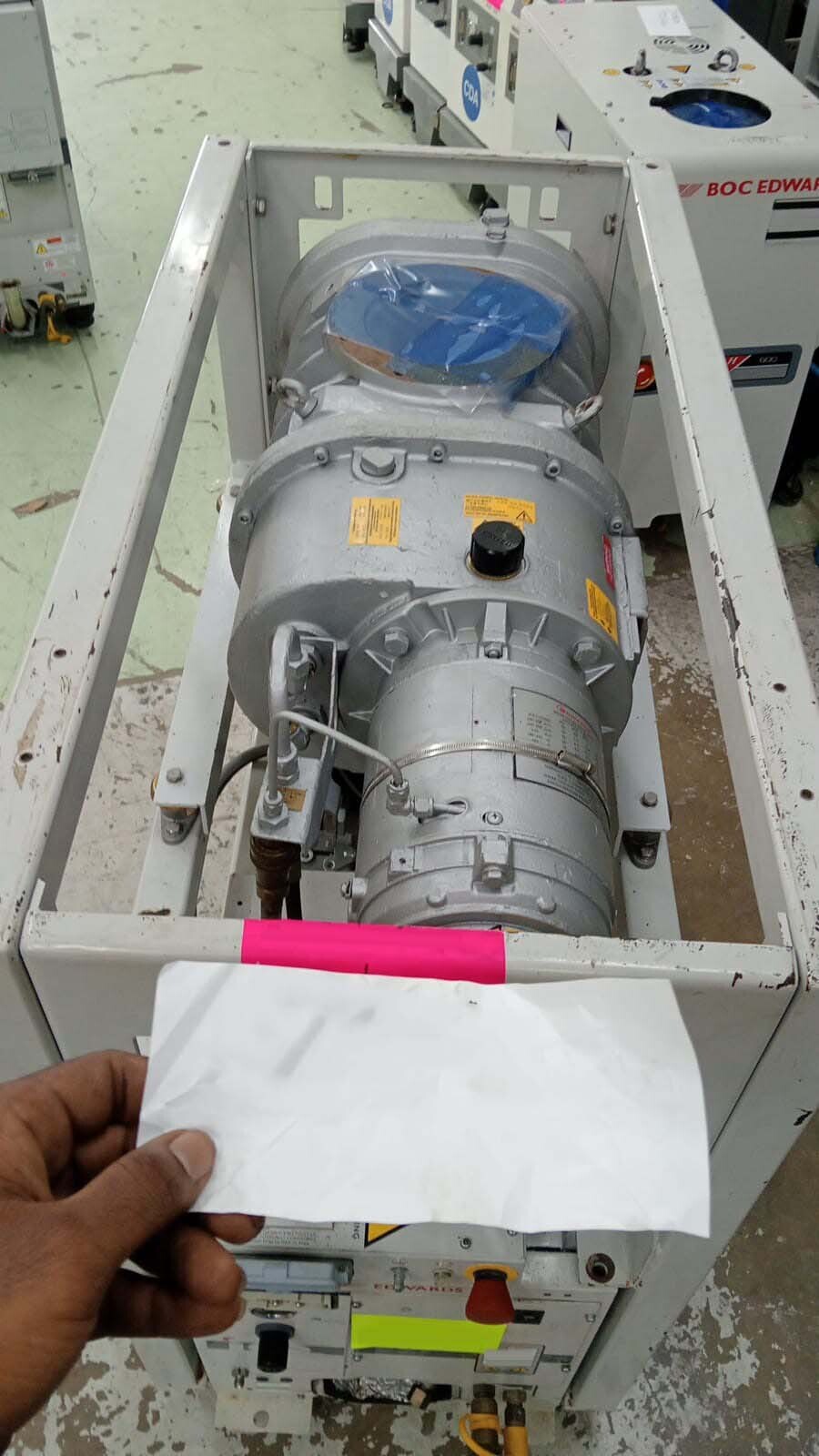 사진 사용됨 EDWARDS Lot of dry pumps 판매용