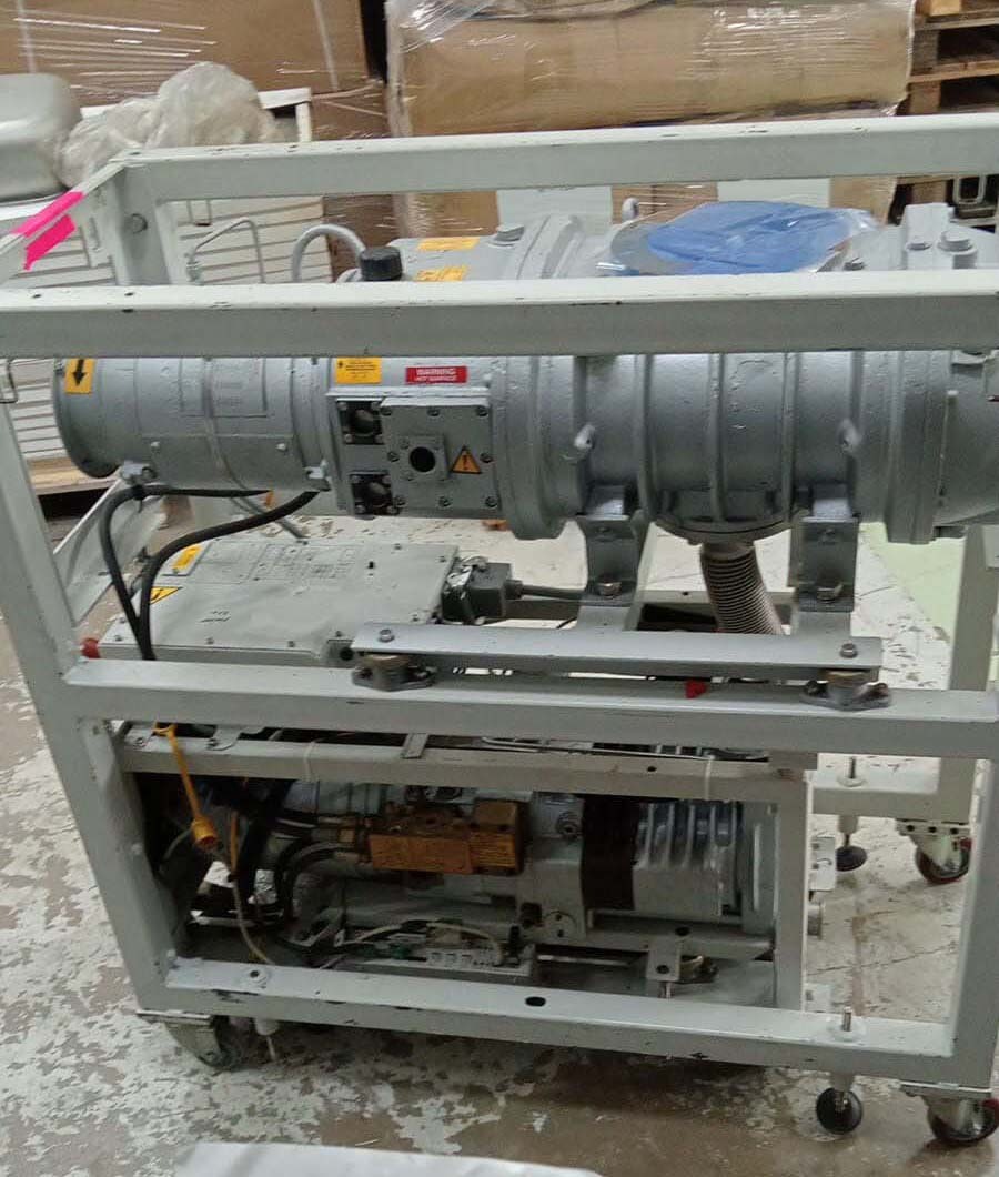 사진 사용됨 EDWARDS Lot of dry pumps 판매용