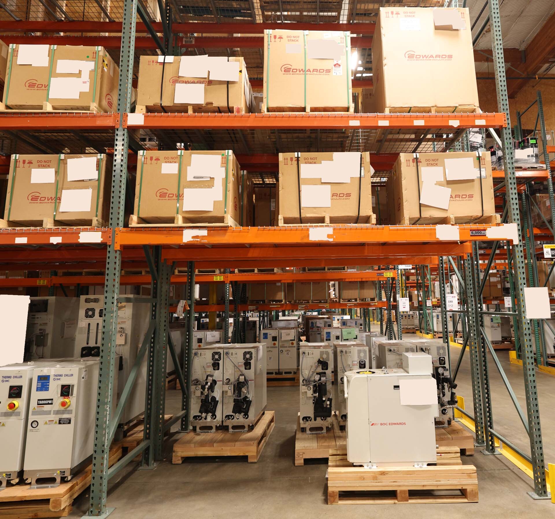 Photo Utilisé EDWARDS Lot of pumps À vendre