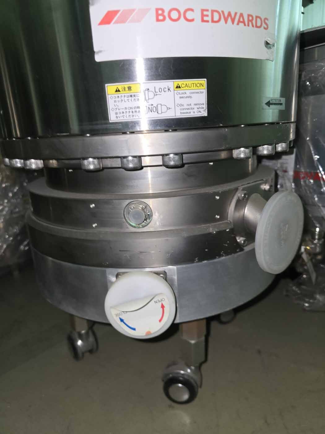 Foto Verwendet EDWARDS Lot of turbo molecular pumps Zum Verkauf