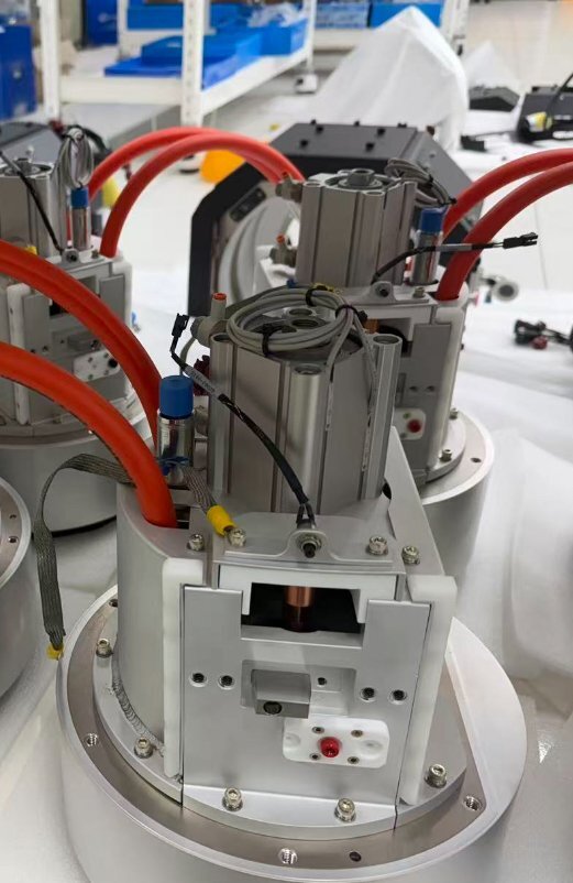 Photo Utilisé EDWARDS Oxide chambers for P5000 EMxP+ À vendre