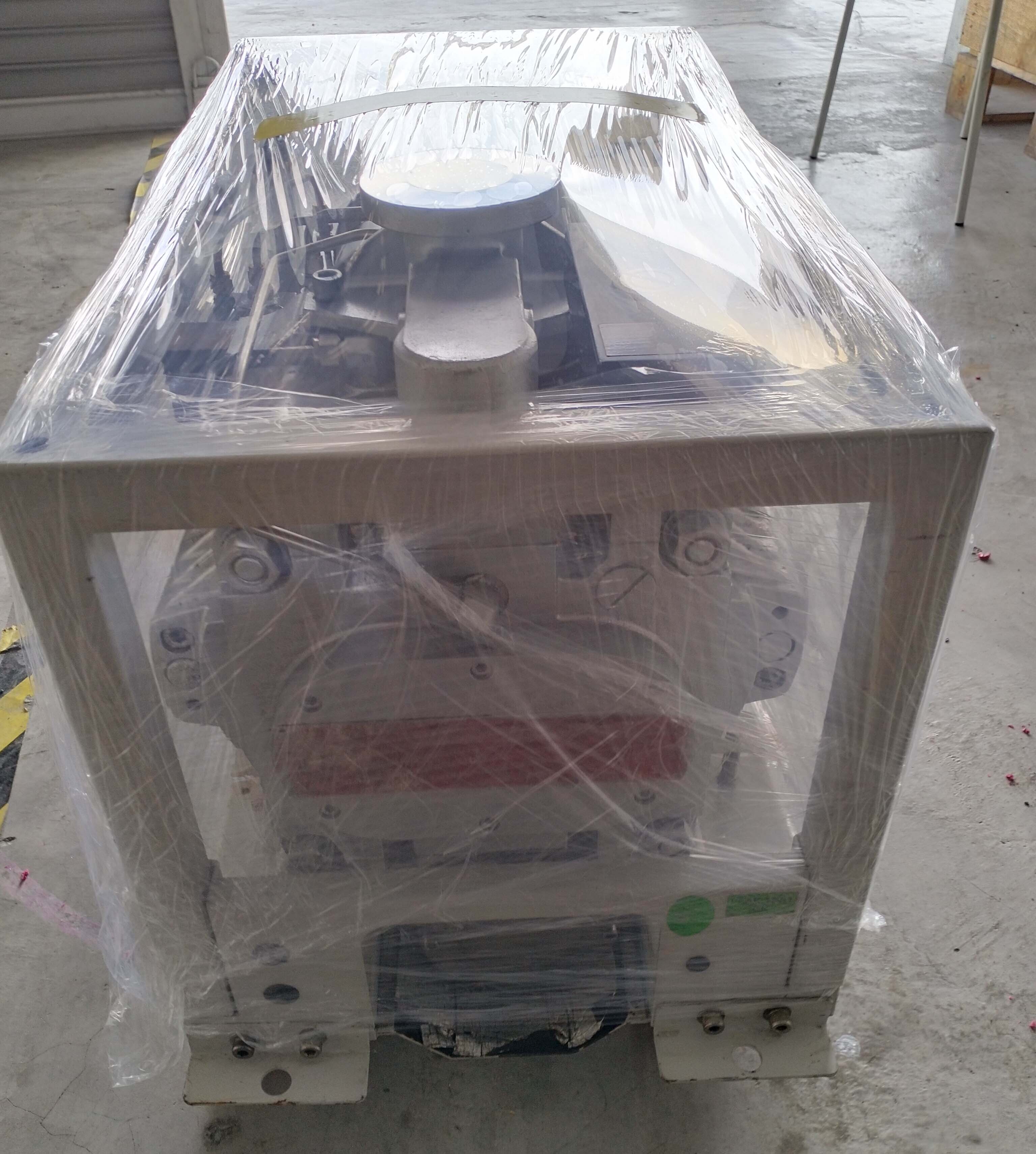 Photo Used EDWARDS iQDP40 For Sale