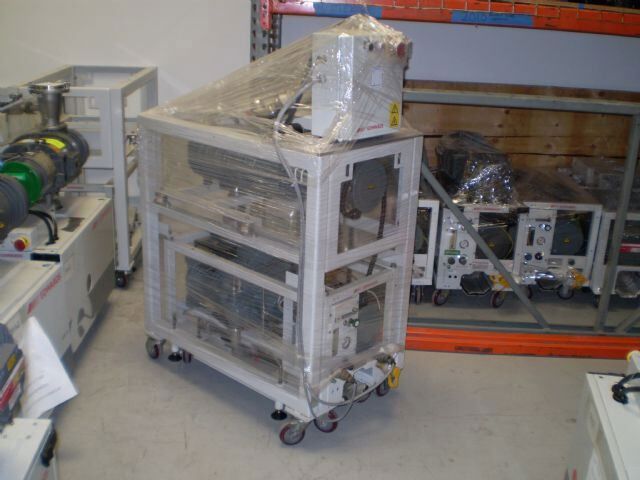 Photo Used EDWARDS QDP80 / QMB500 For Sale