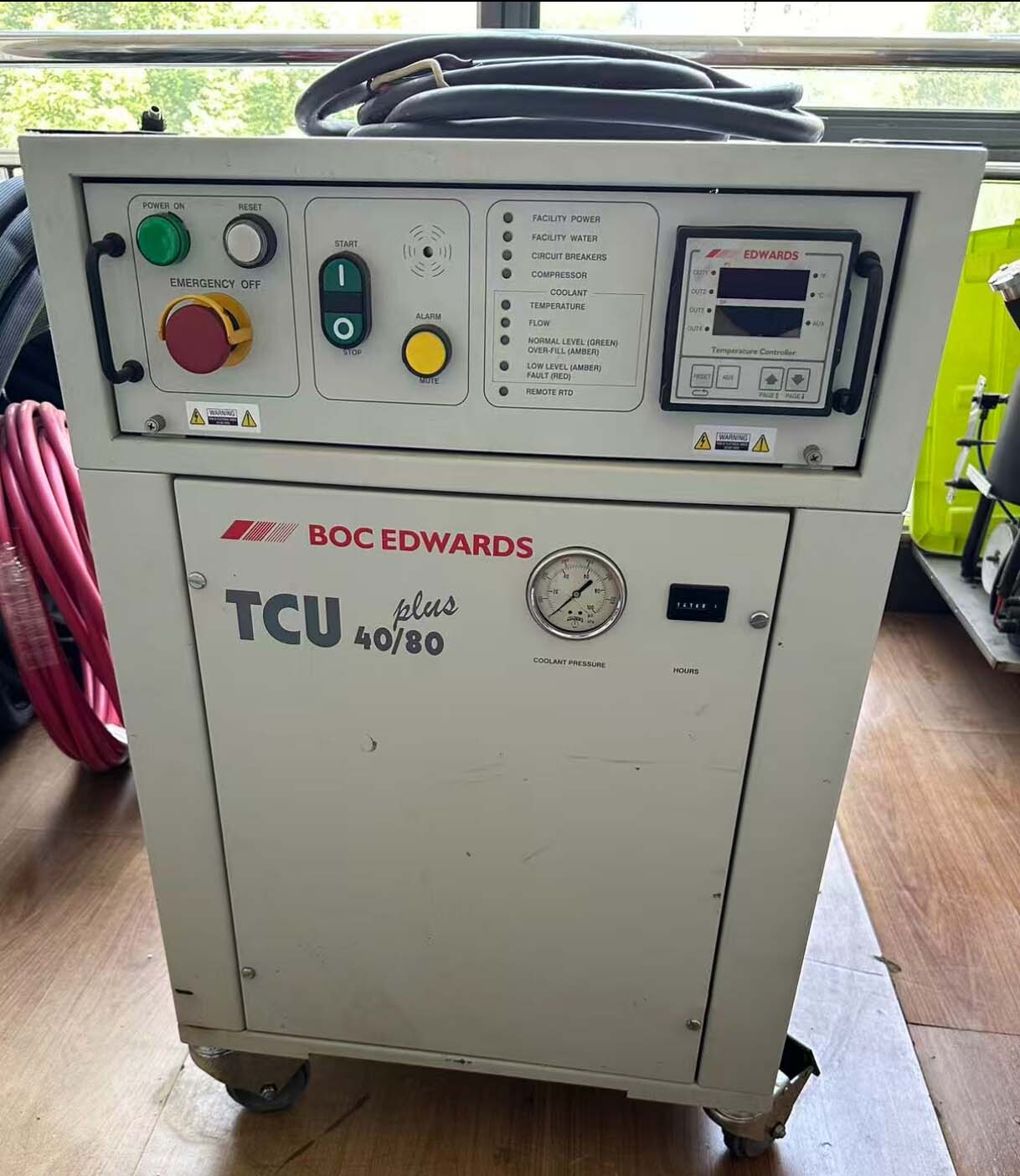 Foto Verwendet EDWARDS TCU 40 / 80 Plus Zum Verkauf