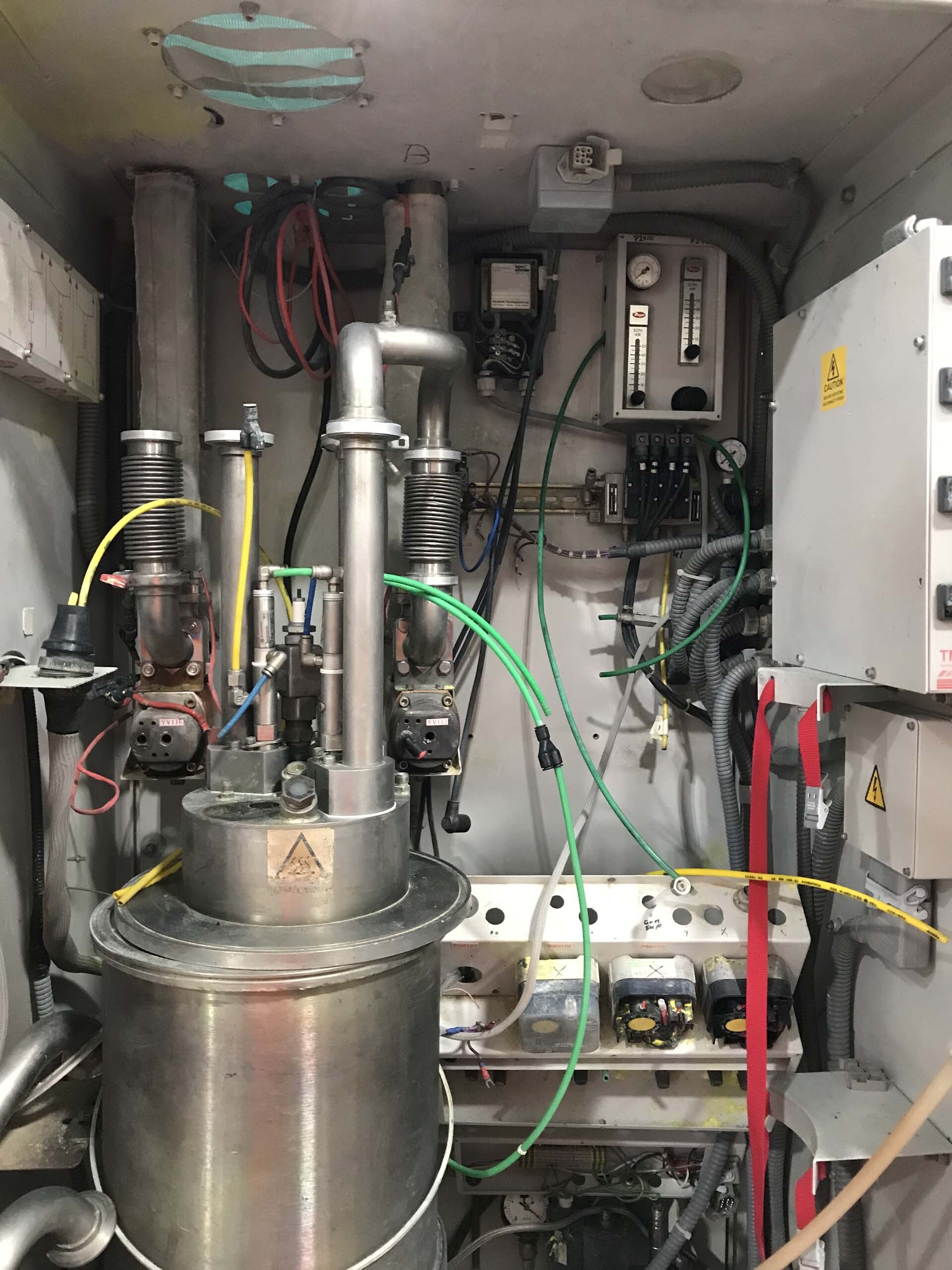 Foto Verwendet EDWARDS TPU2 Zum Verkauf