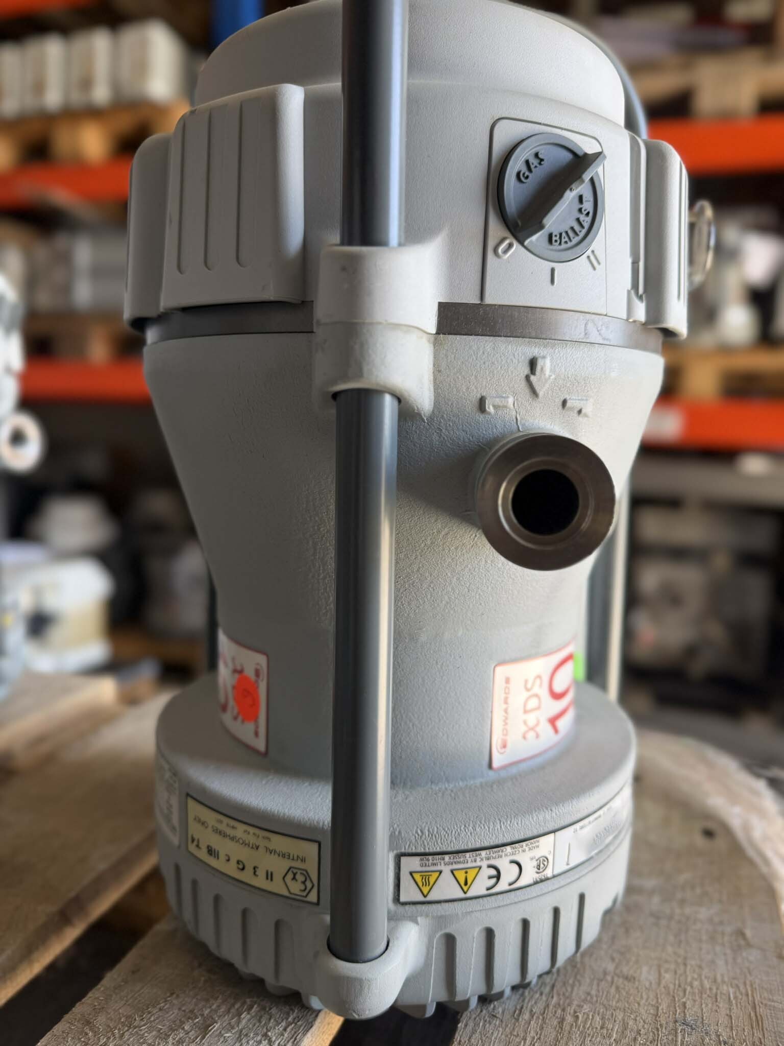 Foto Verwendet EDWARDS XDS10 Zum Verkauf